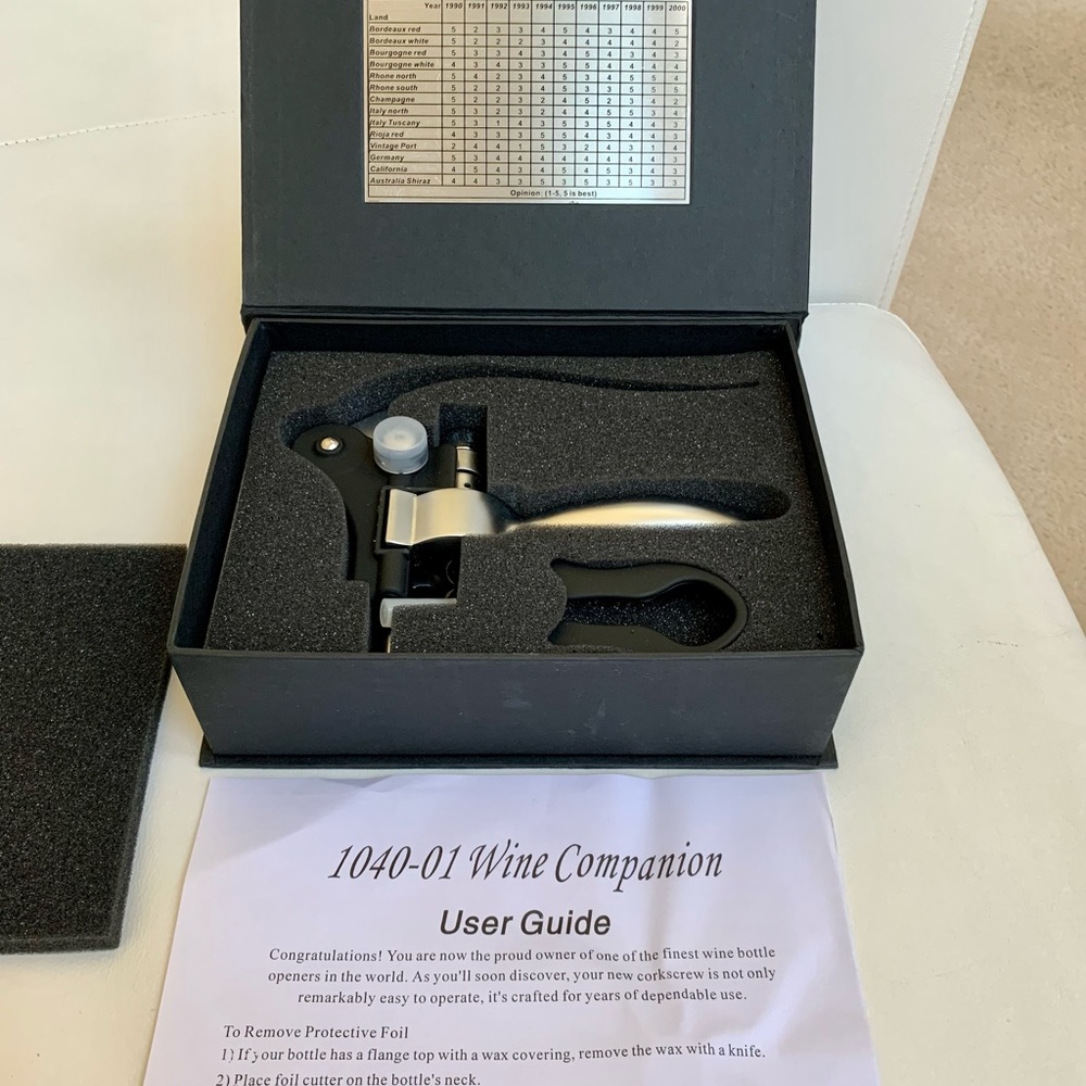 Leed’s wine opener gift set